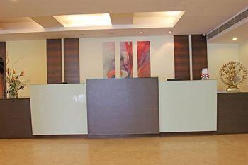होटल Ashraya International 3*