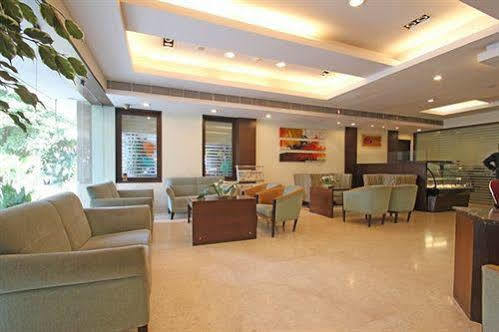 होटल Ashraya International 3*