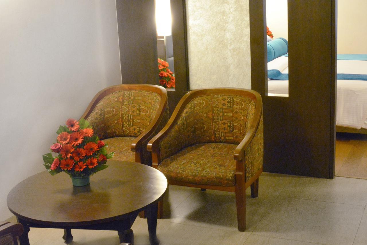 होटल Ashraya International 3*