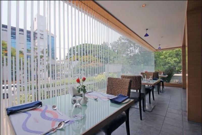 होटल Ashraya International 3*